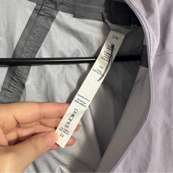 🆕 Lululemon RARE See Me Ride Poncho - Lavender Grey - Picture 6 of 11